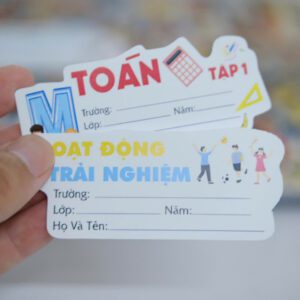 Combo 12 Nhãn Tên Môn Học Lớp 1 – Hình Dễ Thương, Dễ Dán, Đúng Chương Trình z6648240753299 e0fefbfa1946f56c241763041d7aa170